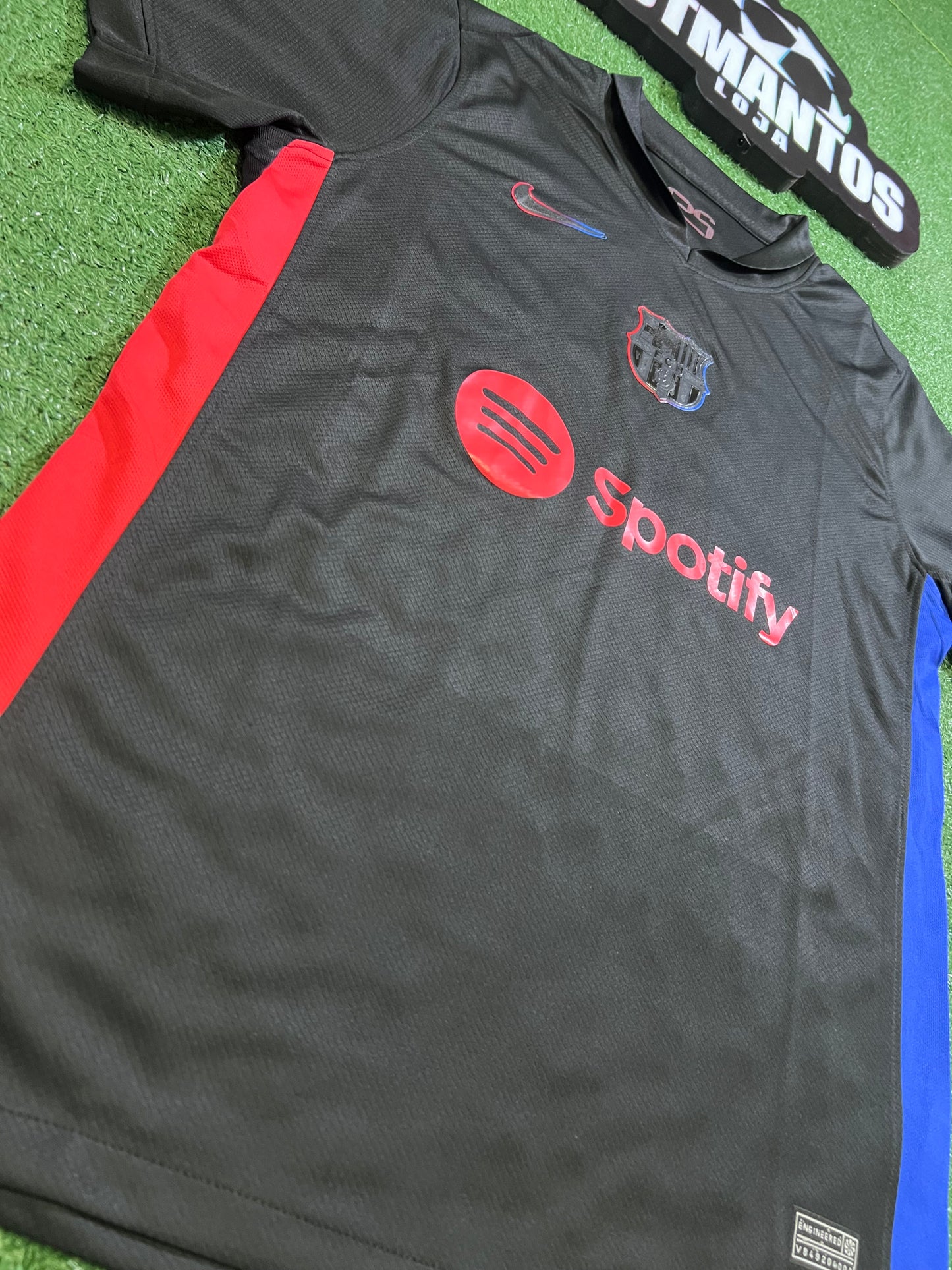 Camisa Barcelona 24/25 - Versão Jogador(Produto com Avaria no Escudo)| FutMantos