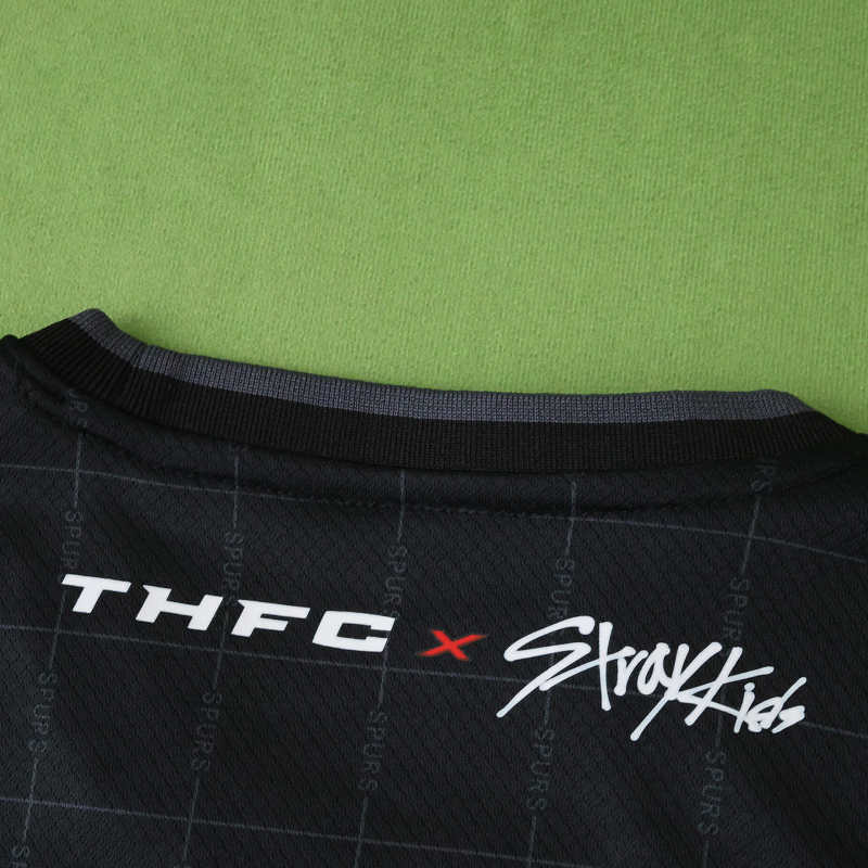 Conjunto Infantil Tottenham Spurs II 2025/26 Stray Kids | Futmantos