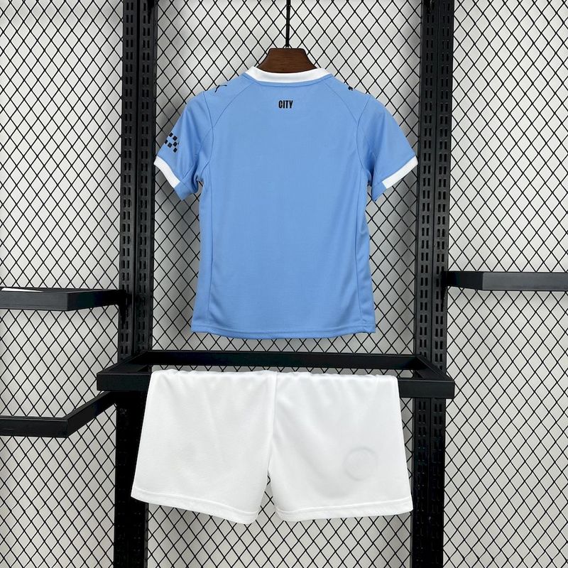 Kit Infantil Manchester City I 2025/26 | Futmantos
