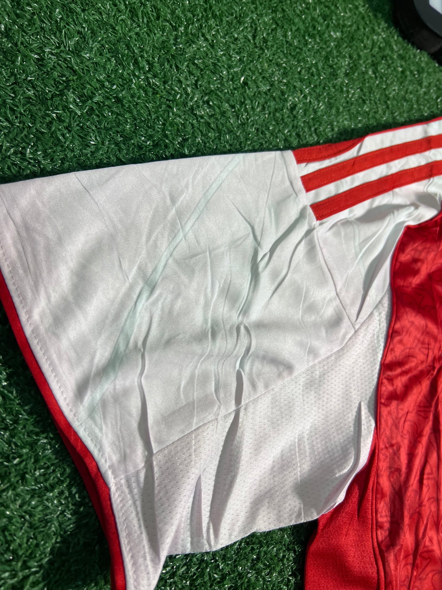 Camisa Arsenal 25/26 -(Leves manchas no tecido)| FutMantos