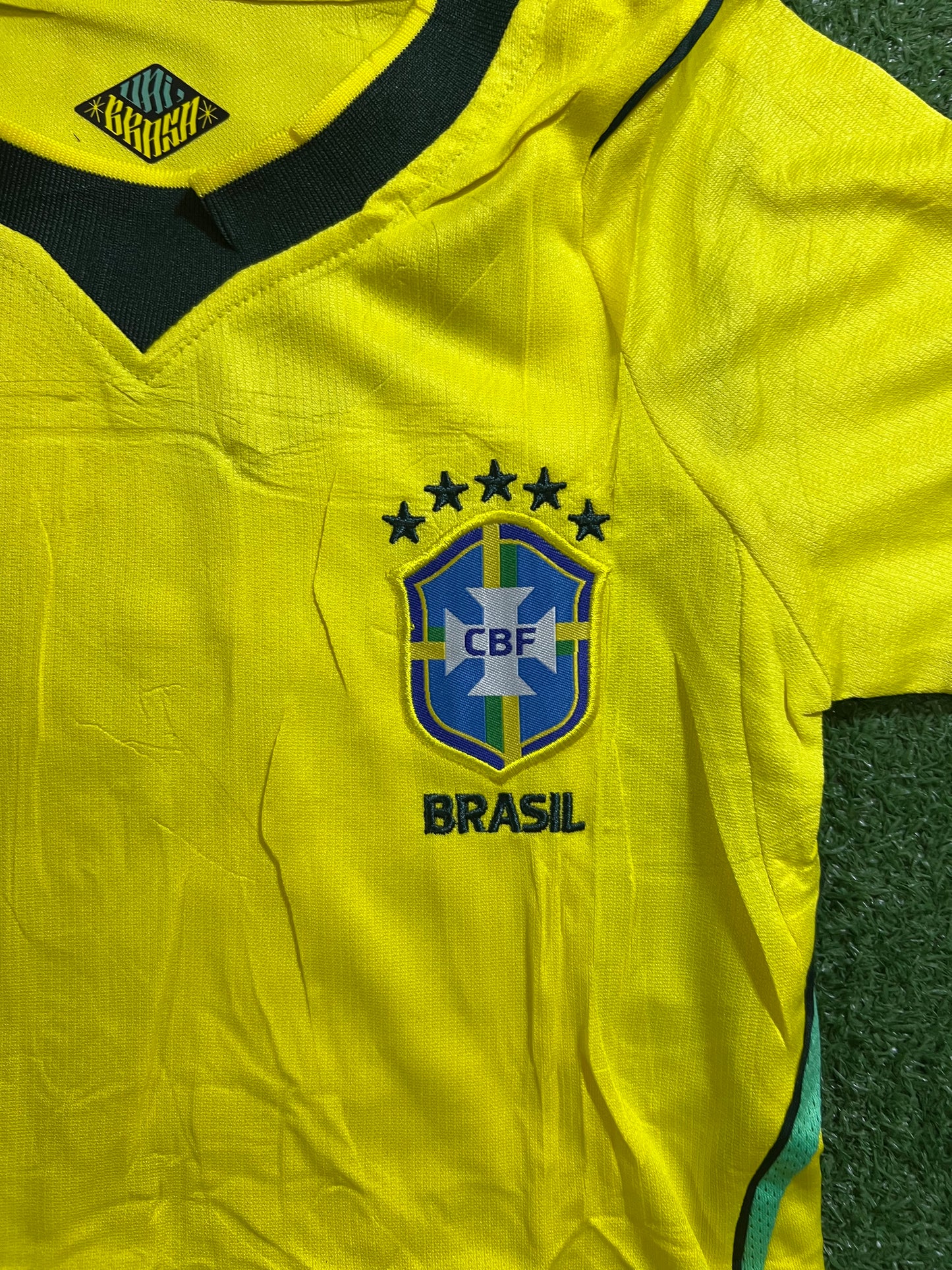 kit Infantil Brasil 26/27 - Amarelo - Gola escura |  FutMantos