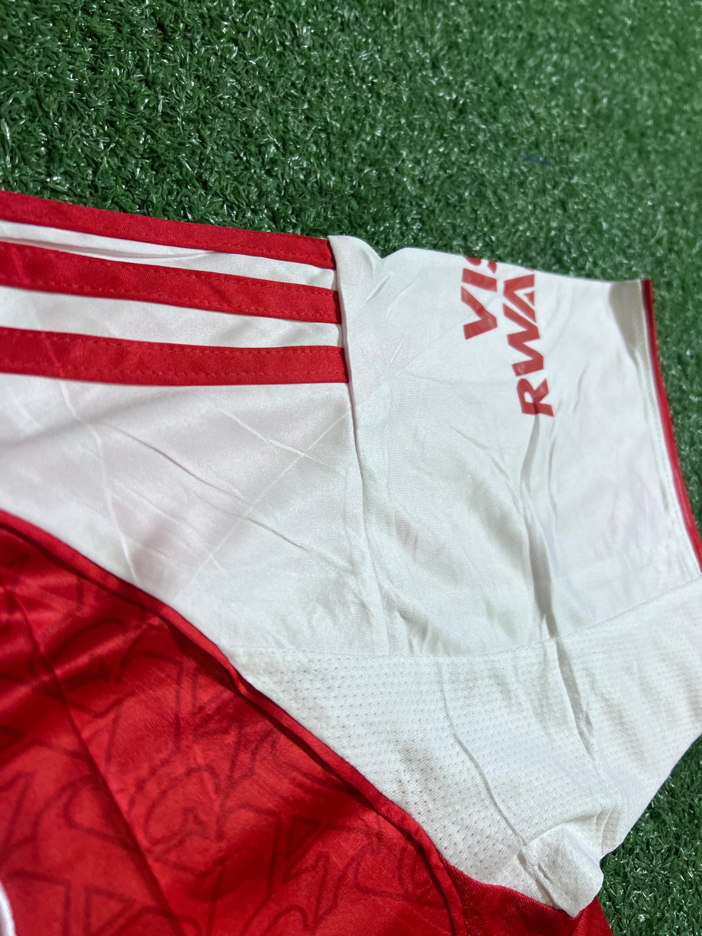 Camisa Arsenal 25/26 -(Leves manchas no tecido)| FutMantos