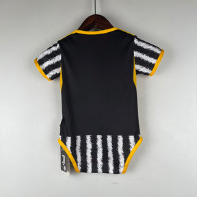 Body de Bebê Juventus 23/24 - Branco/Preto/Amarelo | Futmantos